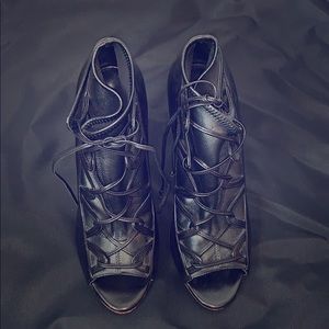 Elie Tahari ORIN Lace-up Bootie SIZE 39